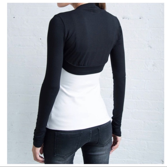 ✨BEST SELLING ✨BLACK MUST HAVE LONG SLEEVES SHRUG - Picture 2 of 7